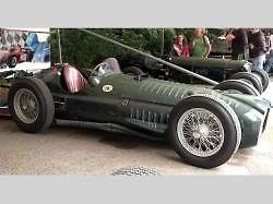 Cizeta V16T má šestnáctiválcový motor, který tvoří dvě pohonné jednotky V8 z Lamborghini Urraco.