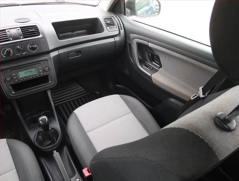 Škoda Fabia (2014) 1.4 16V, Serv.kniha - fotka 8 z 14