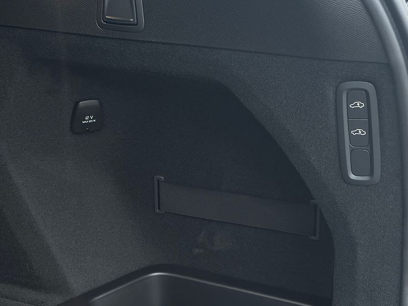 Volvo XC90 PLUS B5, 360°, VZDUCH - fotka 16 z 22