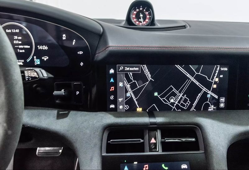 Porsche Taycan GTS Sport Turismo Burm HuD Inn - fotka 25 z 26