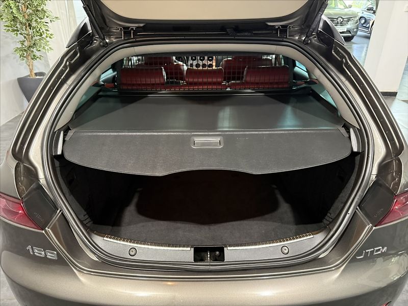 Alfa Romeo 159 2,4   JTDm V5 147 kW BOSE TOP - fotka 31 z 40