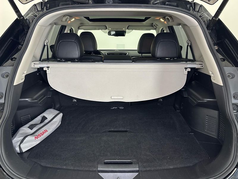 Nissan X-Trail Tekna - fotka 10 z 31