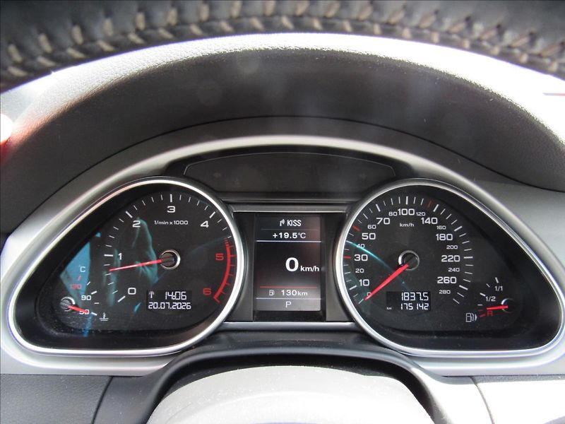 Audi Q7 3,0 TDi 180kW Quattro S-Line - fotka 9 z 30