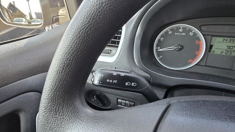 Škoda Fabia 1.4 16V AMBIENTE 1MAJITEL - fotka 33 z 36