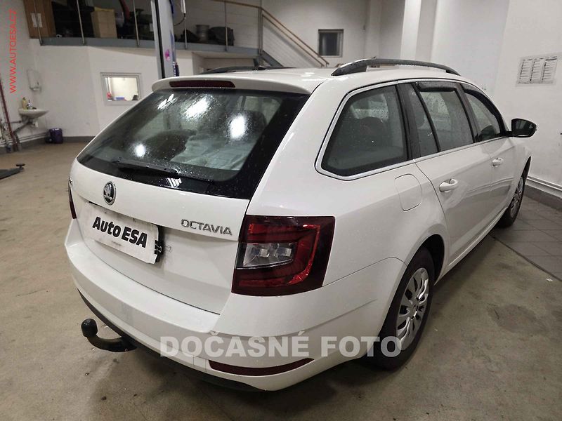 Škoda Octavia (2017) 1.6 TDi, servis.kniha - fotka 2 z 3