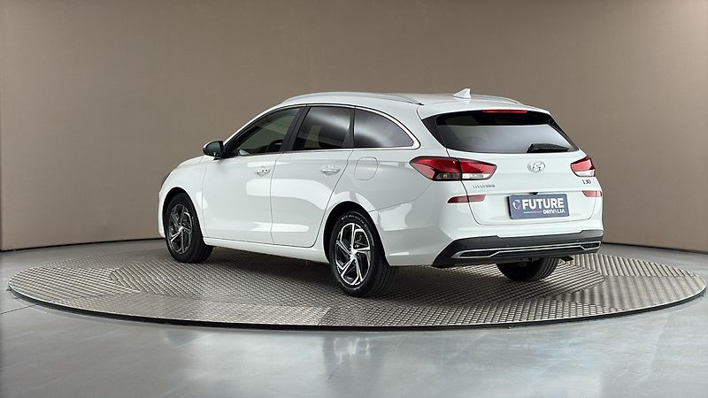 Hyundai i30 1.0 T-GDI Family Smart Kombi - fotka 2 z 24