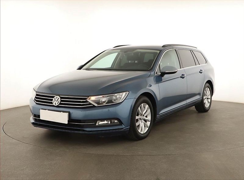 Volkswagen Passat (2015) 2.0 TDI, Navi, Tempomat - fotka 2 z 20
