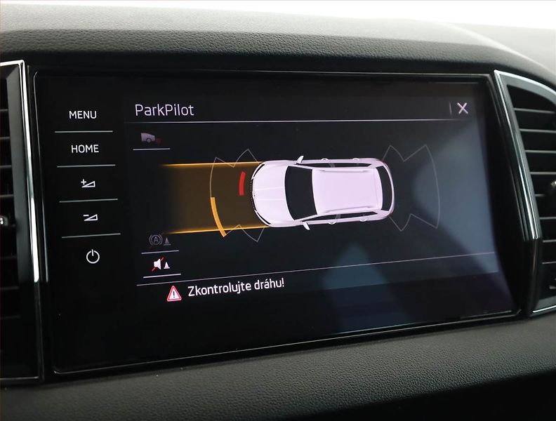 Škoda Karoq (2020) Style 1.6 TDI, Kůže, Navi - fotka 14 z 18