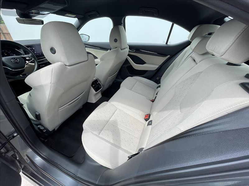 Škoda Octavia 1,5 TSI Style LED+PDC - fotka 17 z 23