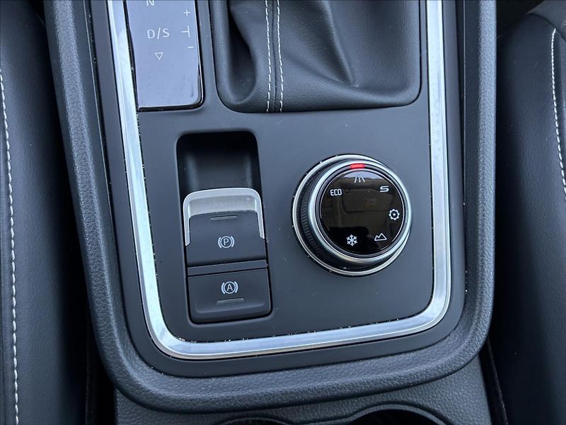 Seat Ateca 2,0 TDI 4X4 TAŽNÉ KAMERA - fotka 18 z 39