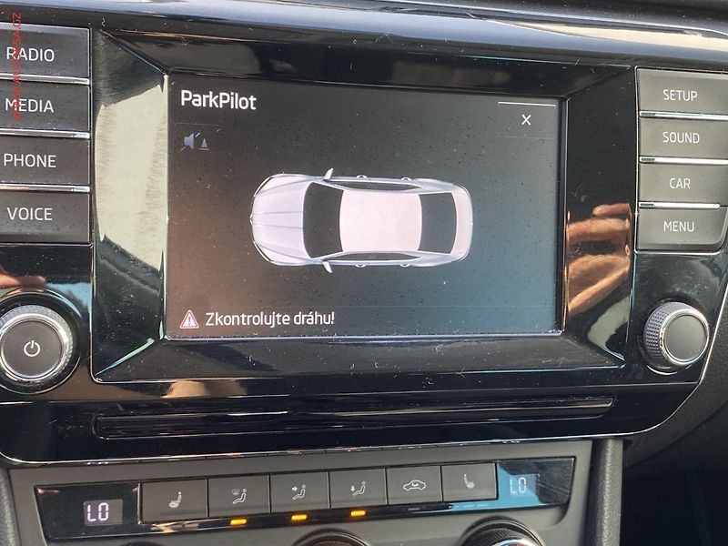 Škoda Superb (2015) 2.0 TDi 4x4, ČR, Style, DSG - fotka 18 z 18