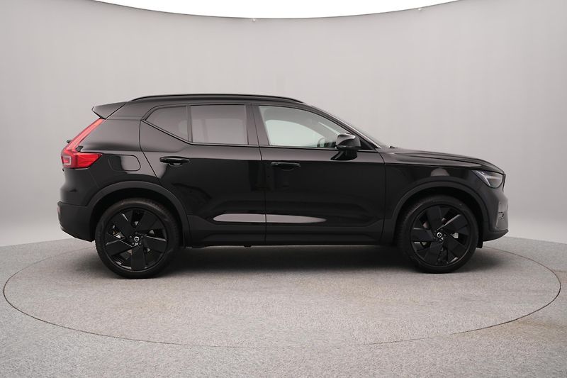 Volvo XC40 (2026) B3 BLACK EDITON  PLUS - fotka 13 z 23