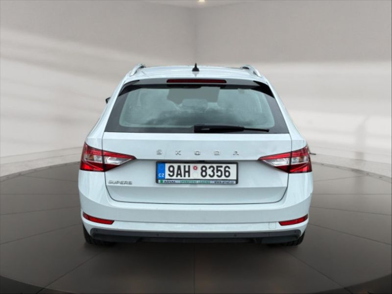 Škoda Superb 2,0 TDI 110 Style - fotka 4 z 10