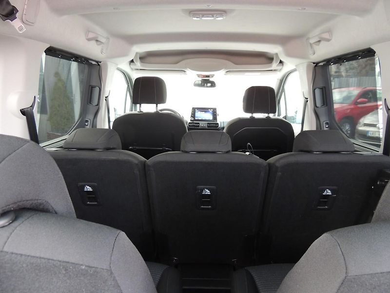 Toyota ProAce City Verso (2023) 1.2T,81kw,Family,7míst,1maj.ČR - fotka 67 z 76