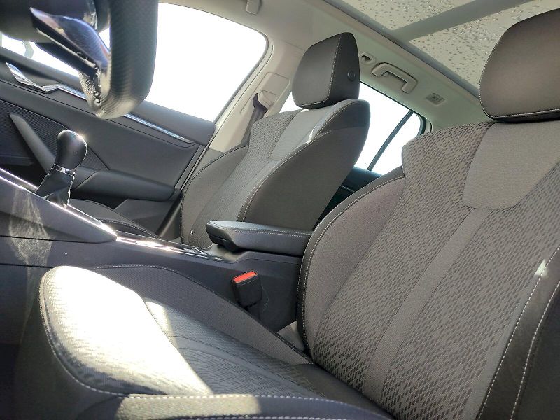 Škoda Octavia (2023) Combi Style Comfort 2,0 tdi 11 - fotka 25 z 42