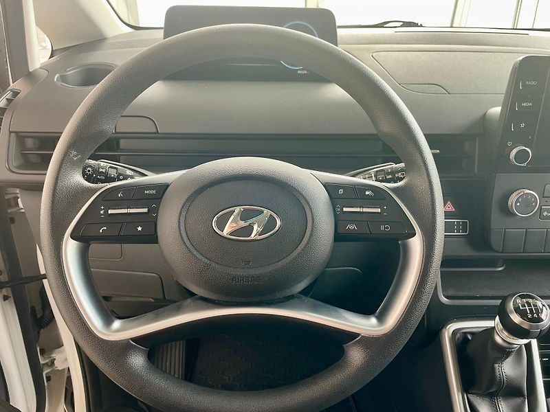 Hyundai Staria (2024) 2,2CRDi 130kW Comfort 6MT 4x2 - fotka 15 z 22