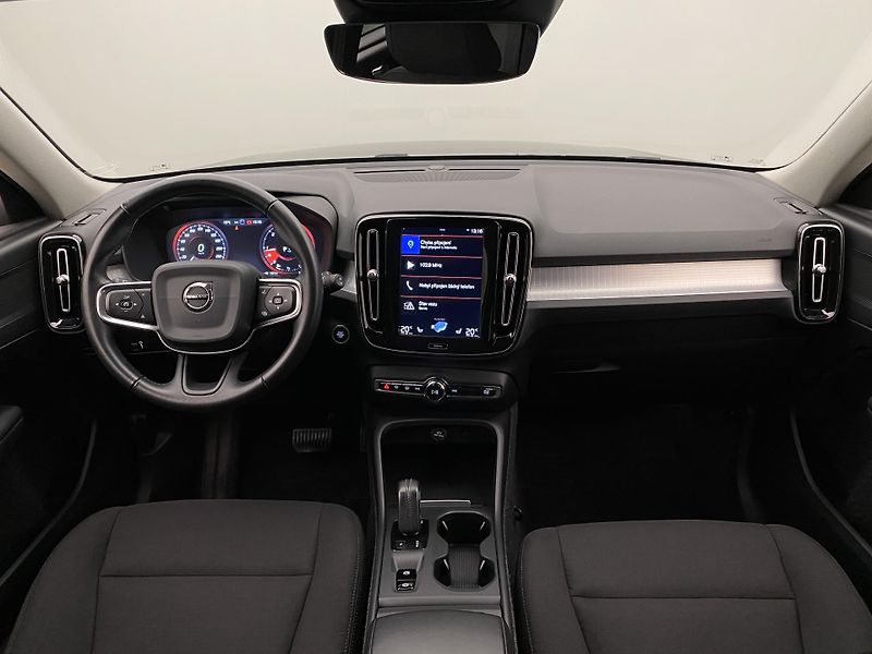 Volvo XC40 D3 AWD MOMENTUM AUT  - fotka 2 z 38