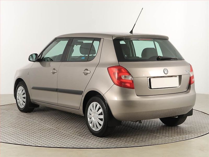 Škoda Fabia (2008) Ambiente 1.4 16V - fotka 4 z 15