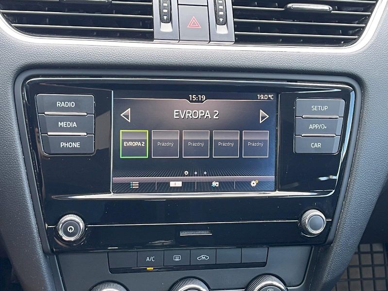 Škoda Octavia (2019) 1.5 TSI 110kW Ambition Plus co - fotka 17 z 30