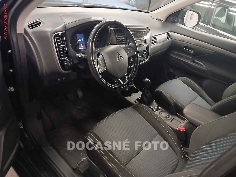 Mitsubishi Outlander (2016) 2.0 MIVEC, 2.maj,ČR, autoAC - fotka 3 z 3