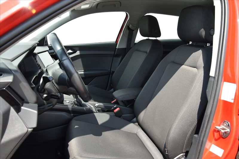 Audi A1 1.0 TFSI 85kW DPH ČR SERVIS.KN - fotka 10 z 23