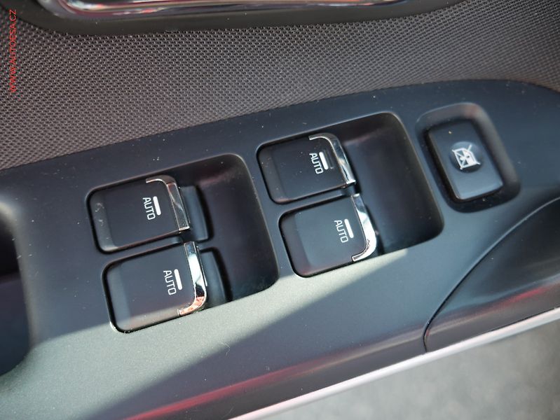 Kia Ceed (2016) 1.4i, ČR, AC, temp - fotka 12 z 18