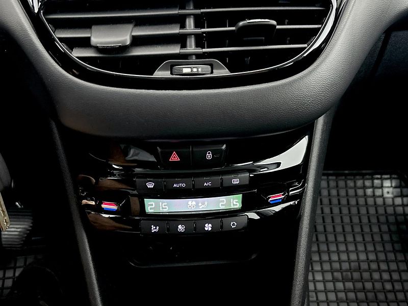 Peugeot 208 Hatchback 208 - fotka 19 z 26