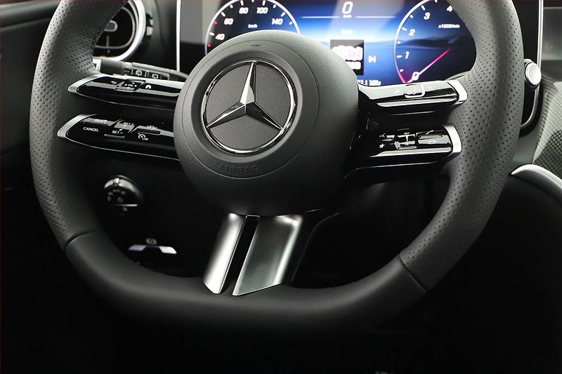 Mercedes-Benz GLC (2025) 200 4MATIC, AMG Line - fotka 8 z 30