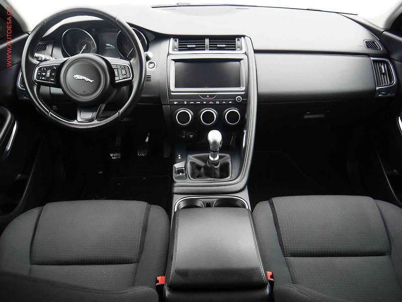 Jaguar E-Pace (2018) 2.0 D, LED, navi, kamera - fotka 8 z 20