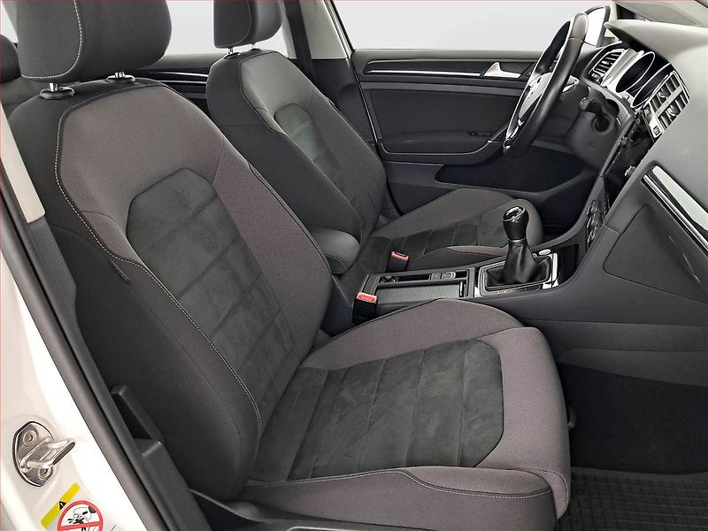 Volkswagen Golf (2020) Highline 1.5 TSI, ČR,1.maj - fotka 9 z 16