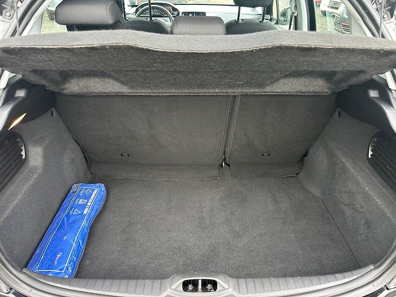 Peugeot 208 (2017) 1,2 61kw - fotka 12 z 23