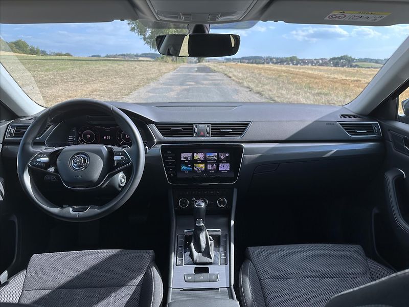 Škoda Superb 2,0 TSI 140kW DSG CZ Style DPH - fotka 21 z 28