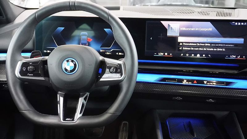 BMW i5 xDrive40 M-Sport HuD 360 Venti - fotka 12 z 24