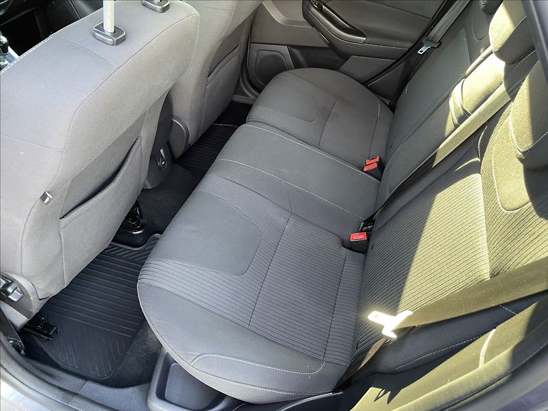 Ford Focus 1,6 TDCi 85KW AUT.KLIMA - fotka 17 z 23
