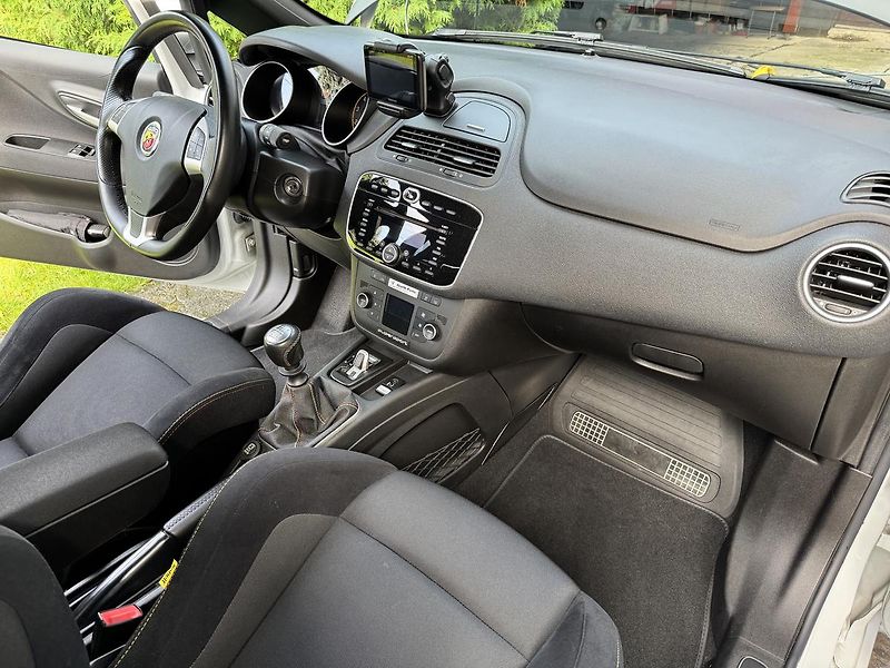 Abarth Punto Evo (2014) 1,4 Turbo 180k - fotka 10 z 23