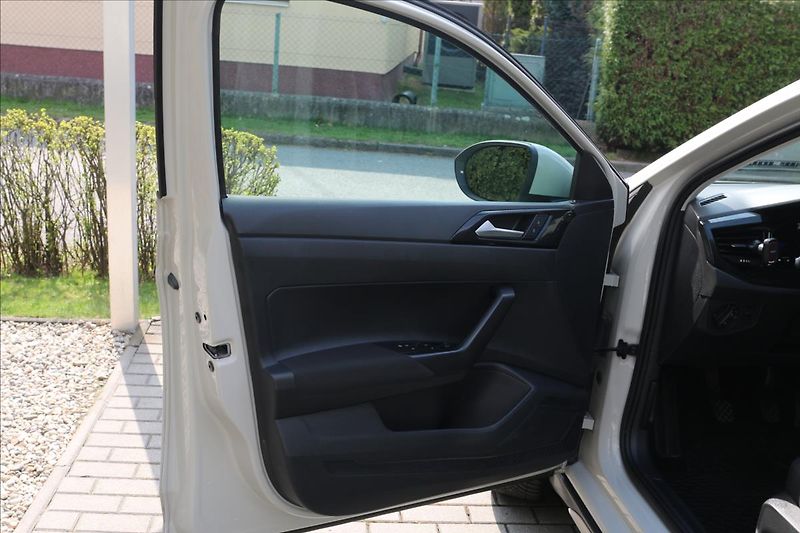 Volkswagen Taigo 1,0 ČR, 27000 km,TAŽNÉ,novéSTK - fotka 16 z 52