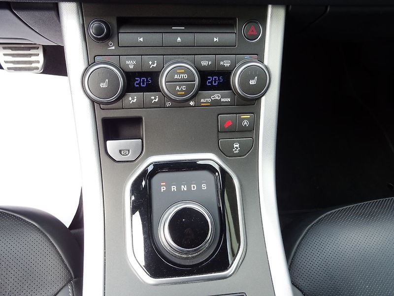 Land Rover Range Rover Evoque 2.0TD4 132kW HSE AWD Rezervace - fotka 12 z 31