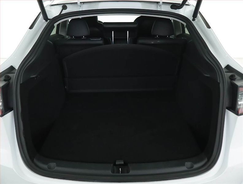 Tesla Model Y (2022) Long Range AWD 79kWh, SoH 88% - fotka 14 z 21
