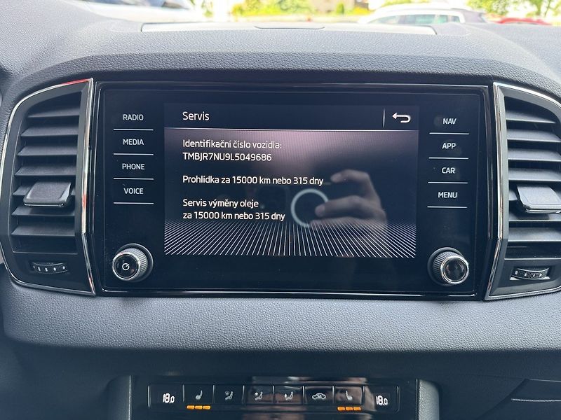 Škoda Karoq (2020) 1.5TSi LED Navi Kamera Tažné Z - fotka 13 z 47