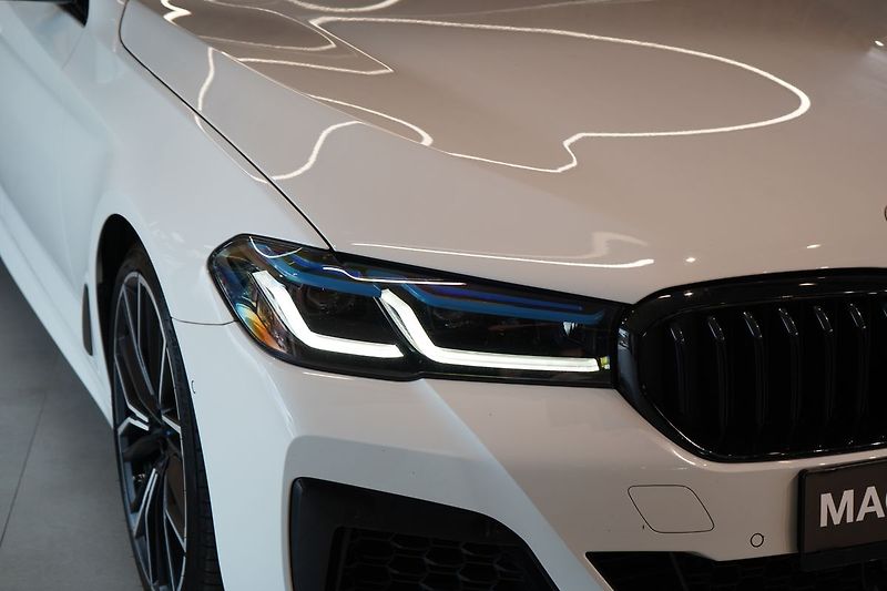 BMW Řada 5 M550i xDrive, Nezávislé, Laser - fotka 5 z 50