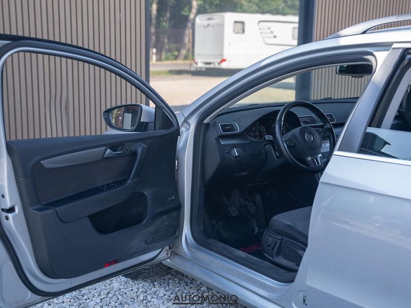 Volkswagen Passat Variant (2012) 1.6 TDI Servis, Výhrev s. - fotka 5 z 16