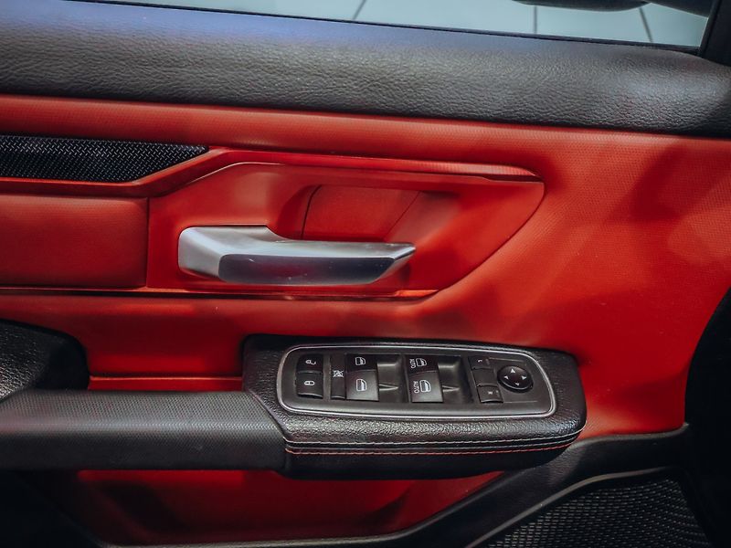 Dodge RAM 1500 5.7 REBEL 295 kW - fotka 8 z 34