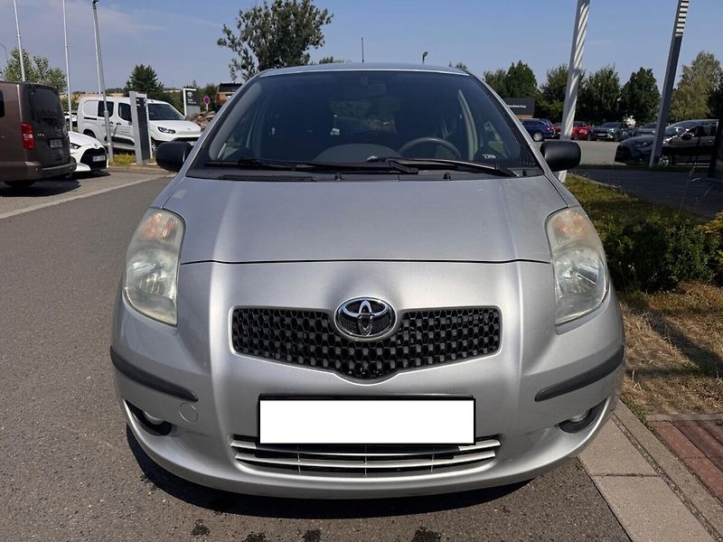 Toyota Yaris 1.3 - fotka 8 z 13