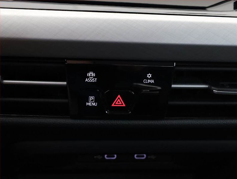 Volkswagen Golf (2021) 1.5 eTSI, Serv.kniha, Tempomat - fotka 12 z 17