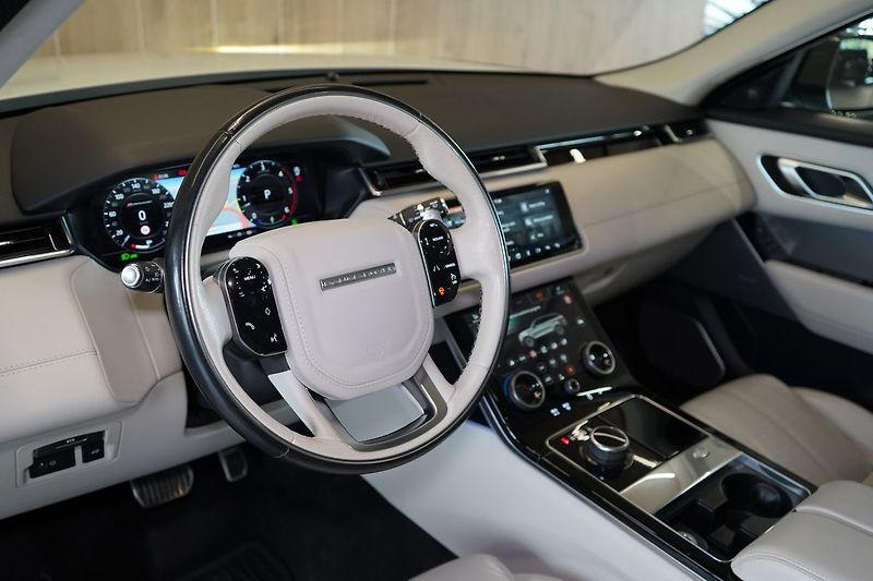 Land Rover Range Rover Velar R-Dynamic HSE, Masáž, Vzduch - fotka 17 z 46