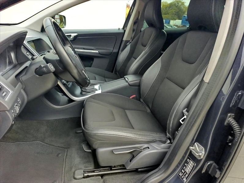 Volvo XC60 2,4 D4 Automat.4x4,Navi,Kůže, - fotka 14 z 32