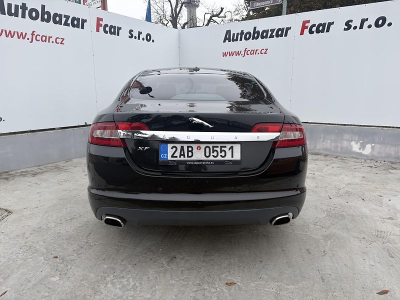 Jaguar XF (2010) 3.0 V6D - fotka 9 z 28