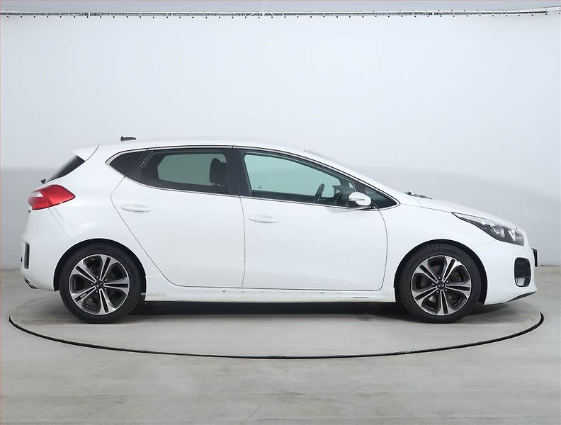 Kia Ceed (2016) GT Line 1.0 T-GDI, Navi - fotka 6 z 22