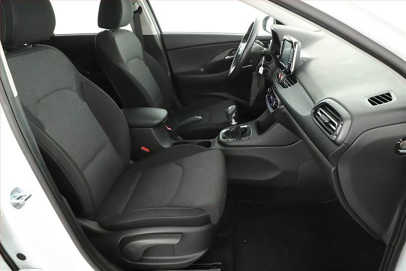 Hyundai i30 (2023) Smart 1.0 T-GDI, ČR,1.maj - fotka 7 z 15