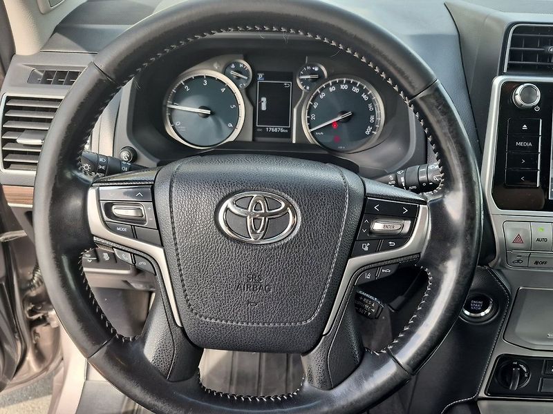 Toyota Land Cruiser LC 150 2,8 D-4D 4x4 6AT Comfor - fotka 14 z 29